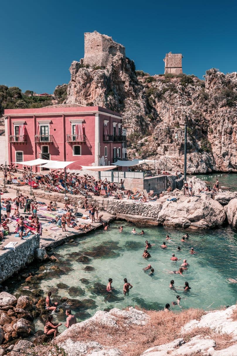 Wall Art Viewer Frames Render